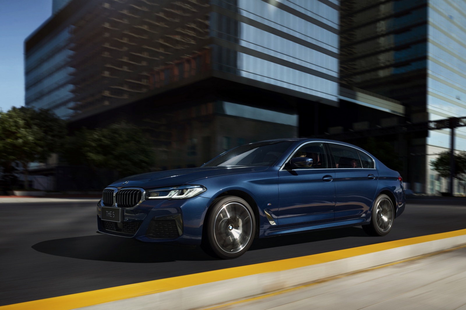  2024款寶馬5系中(zhōng)型豪華轎車(chē)行政轎車(chē)