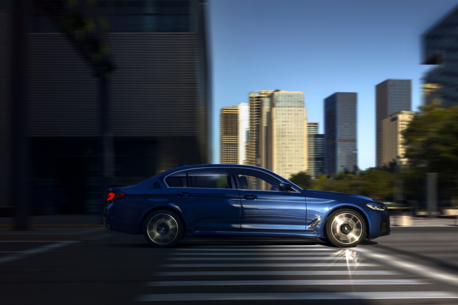  2024款寶馬5系中(zhōng)型豪華轎車(chē)行政轎車(chē)